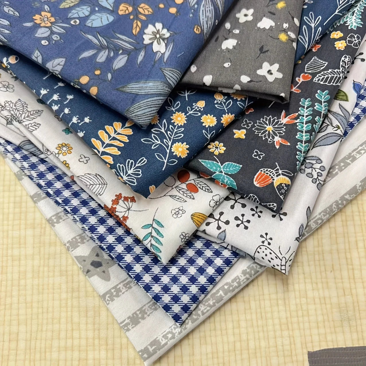 8pcs fresh cloth bag with geometric grid, fat quarter, bee theme, quilting patch, square, summer DIY handmade craft decoration